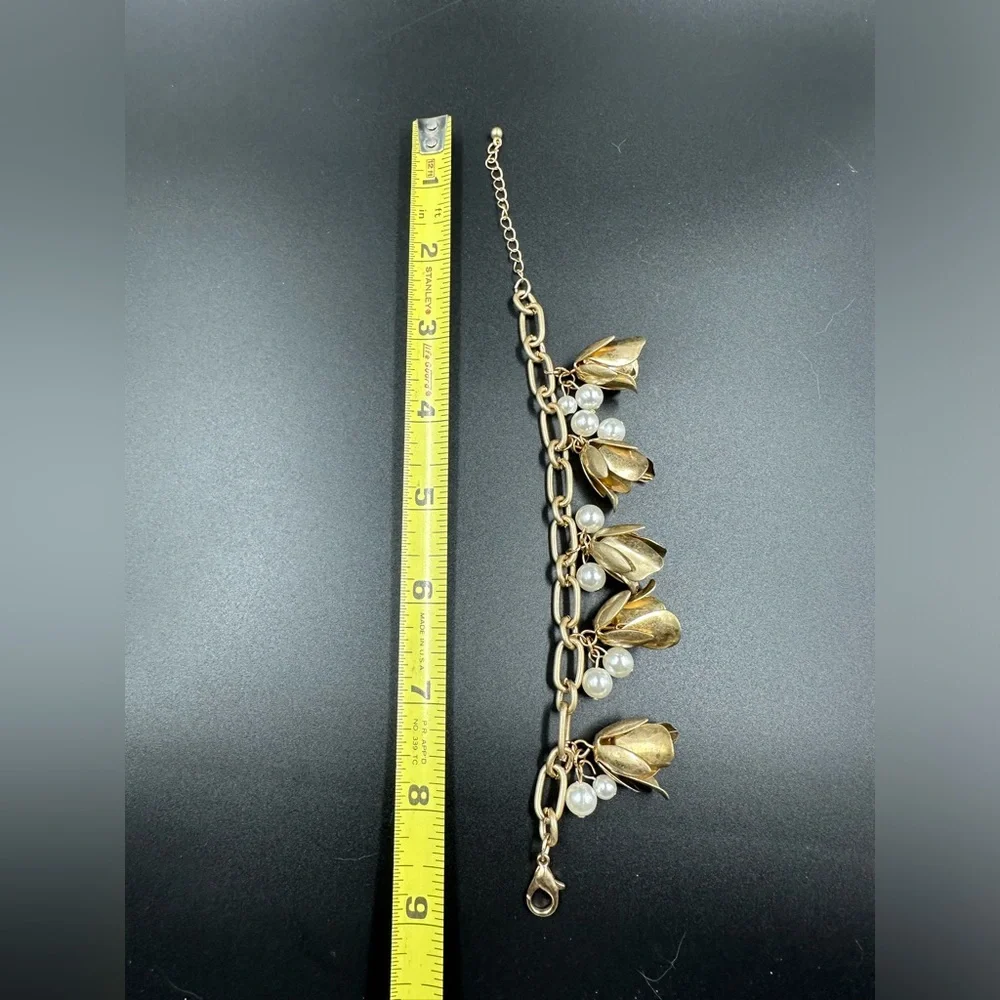 Vintage Gold Tone Flowers and Pearls Charm Bracelet - Picture 3 of 4